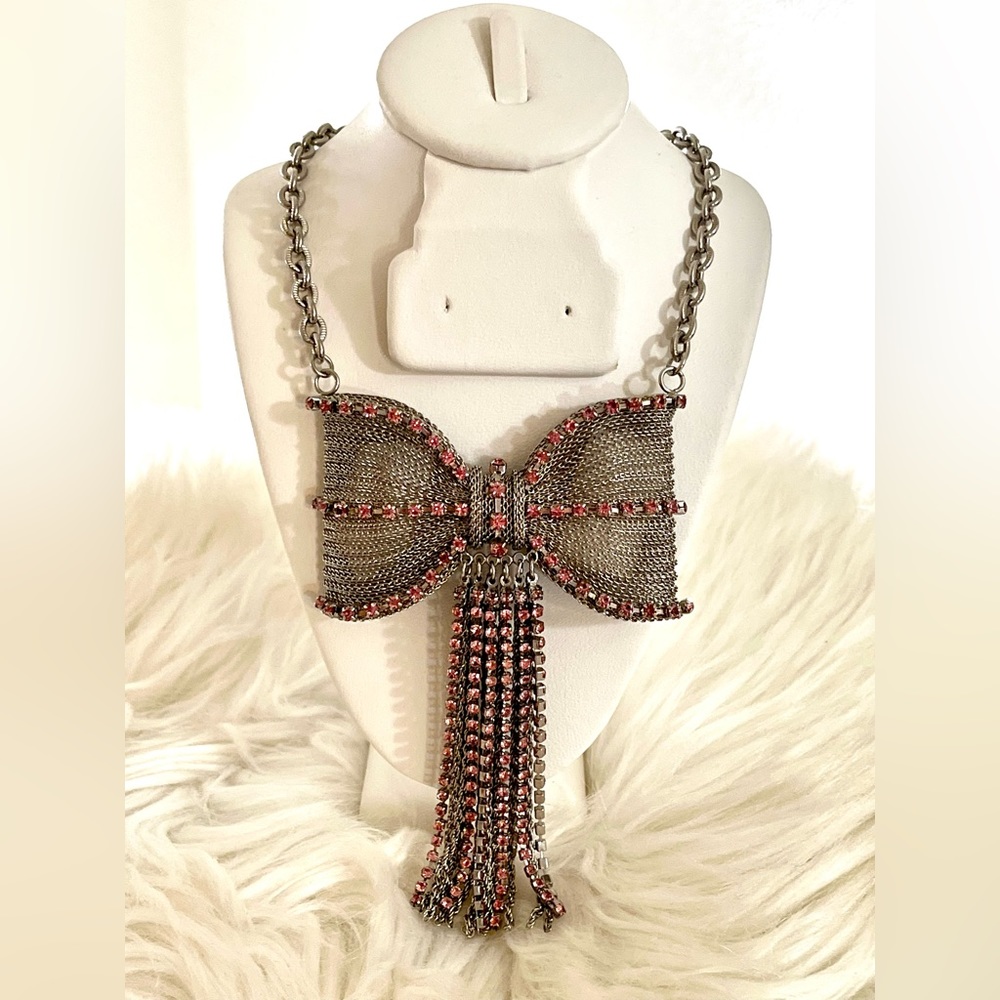 Like NEW!! Betsey Johnson Silver Bow Pink Rhinestone Necklace